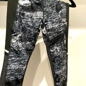 New balance leggings; black and white. M